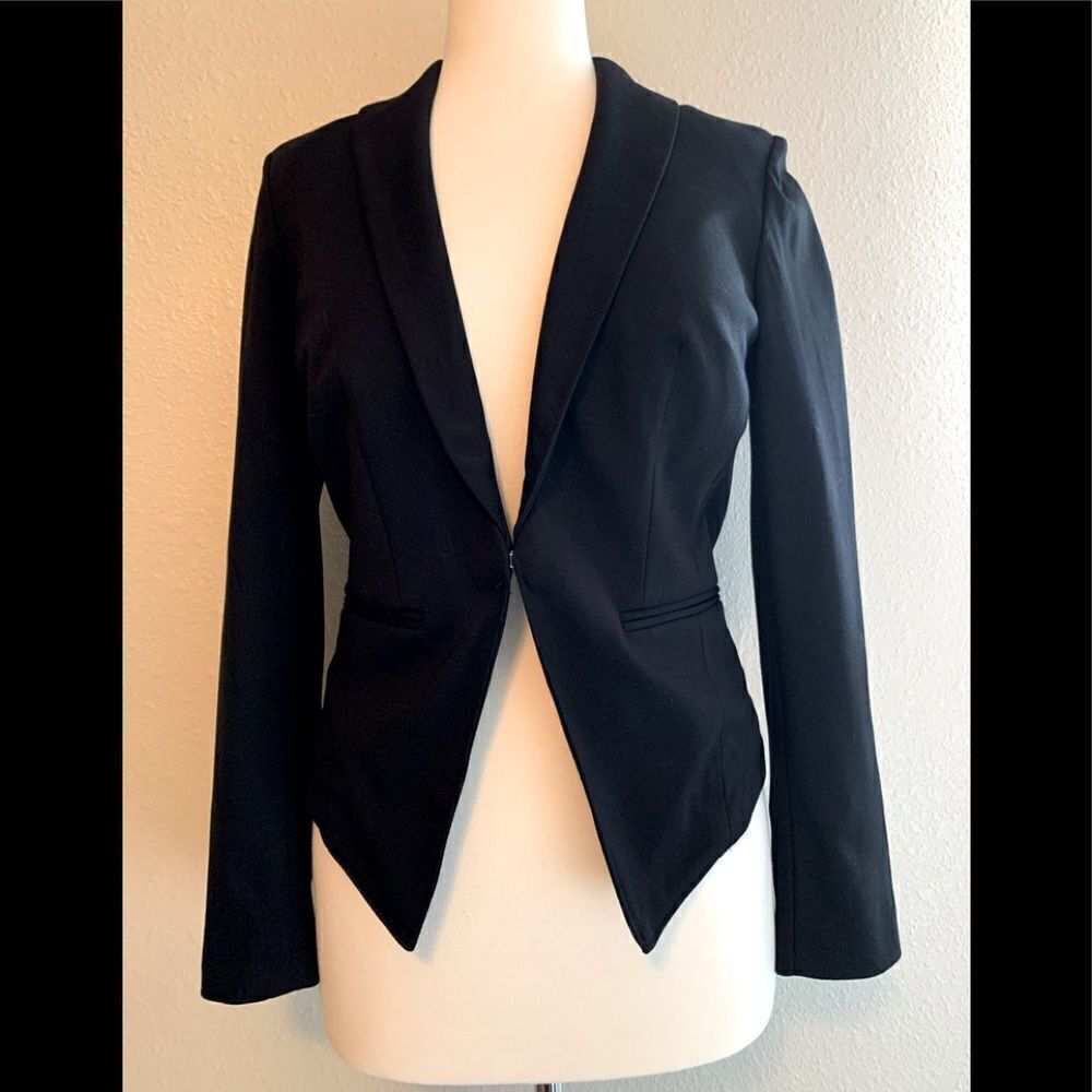 INCโ
suitโjacket